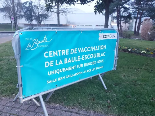 Centres de vaccination : le bras de fer entre Paris et les villes 